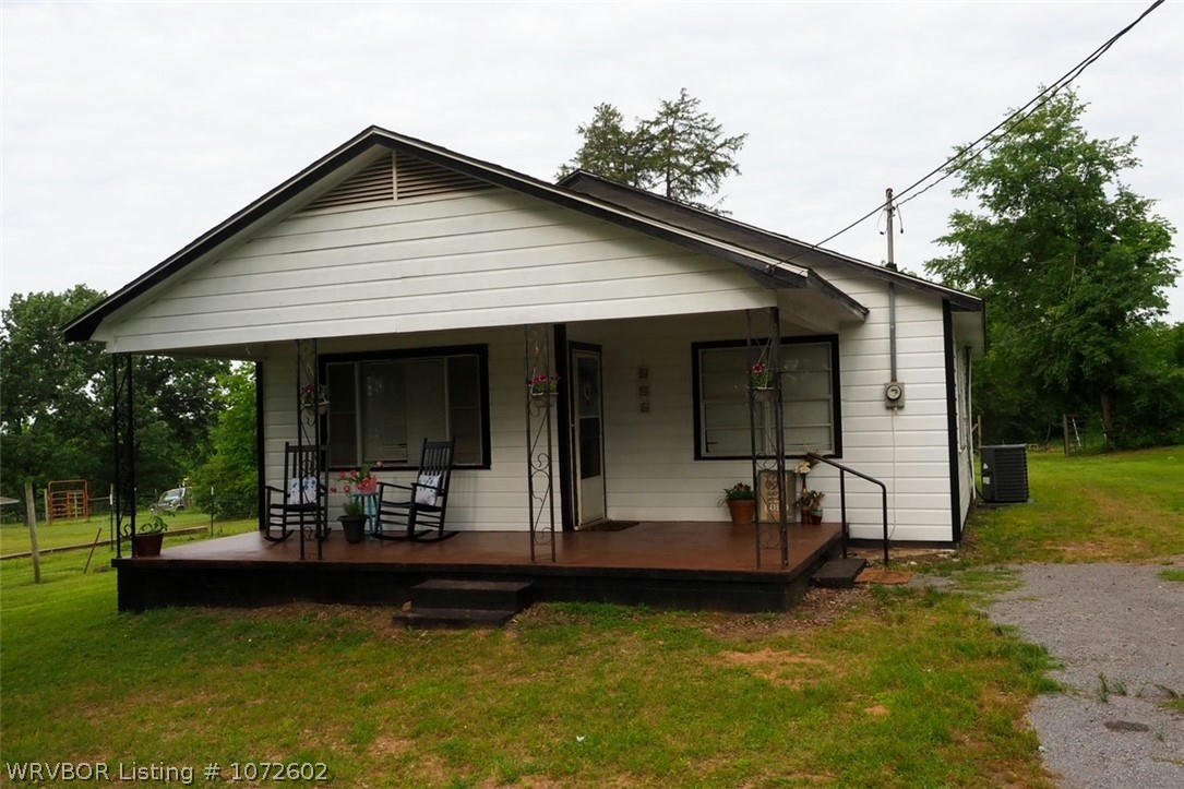 1141 OLD GRAPHIC ST, MULBERRY, AR 72947, photo 1 of 27